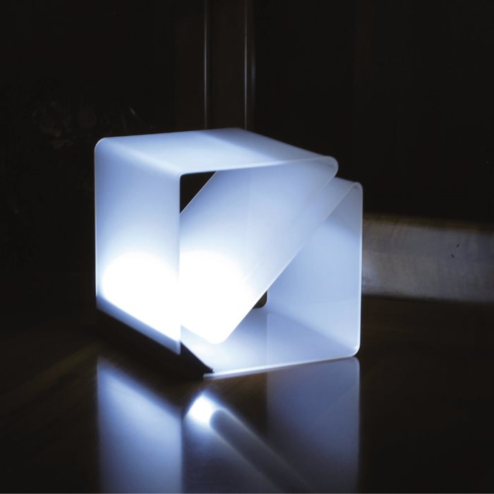 Zeta Lamp 02